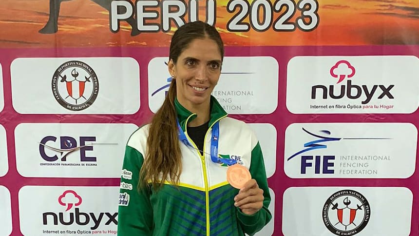 Nathalie Moellhausen com bronze no Pan de Esgrima 2023