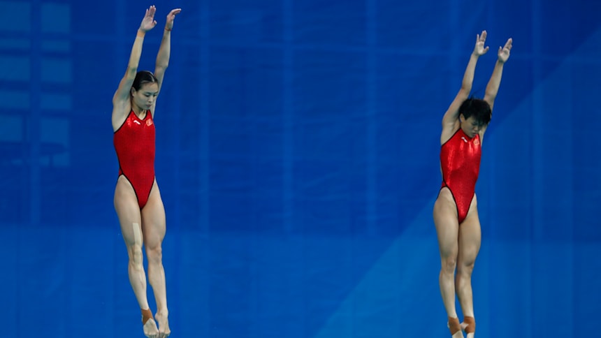 Wu Minxia (left) and Shi Tingmao (right) competing in the Synchronised 3m Springboard final on Day 2 of the Rio 2016 Olympic Games. (Photo by Clive Rose/Getty Images)