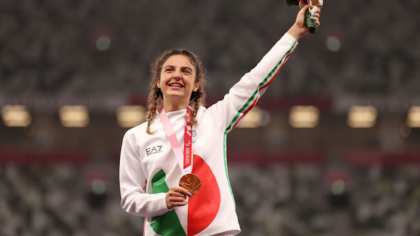 Ambra Sabatini celebrates her gold medal at the Paralympic Games Tokyo 2020