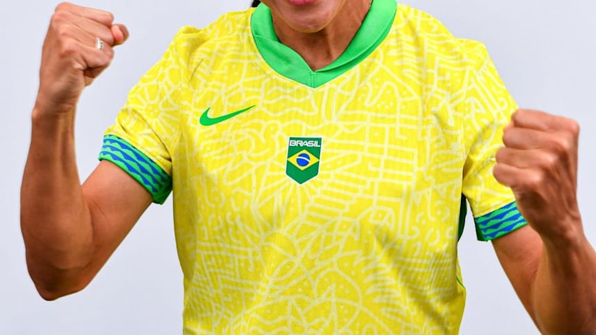 Paris-2024: Brasil recebe uniformes para estreia do futebol