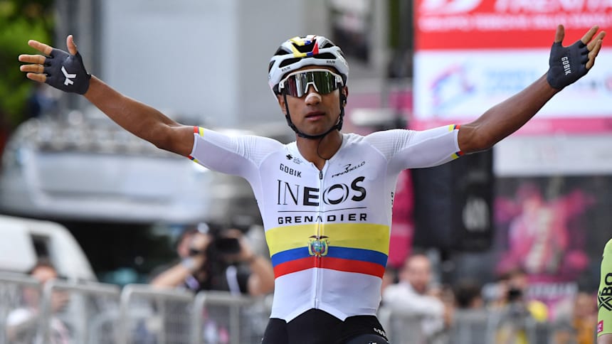 Jhonatan Narvaez outsprinted Tadej Pogacar to take Stage 1 of the 2024 Giro d'Italia