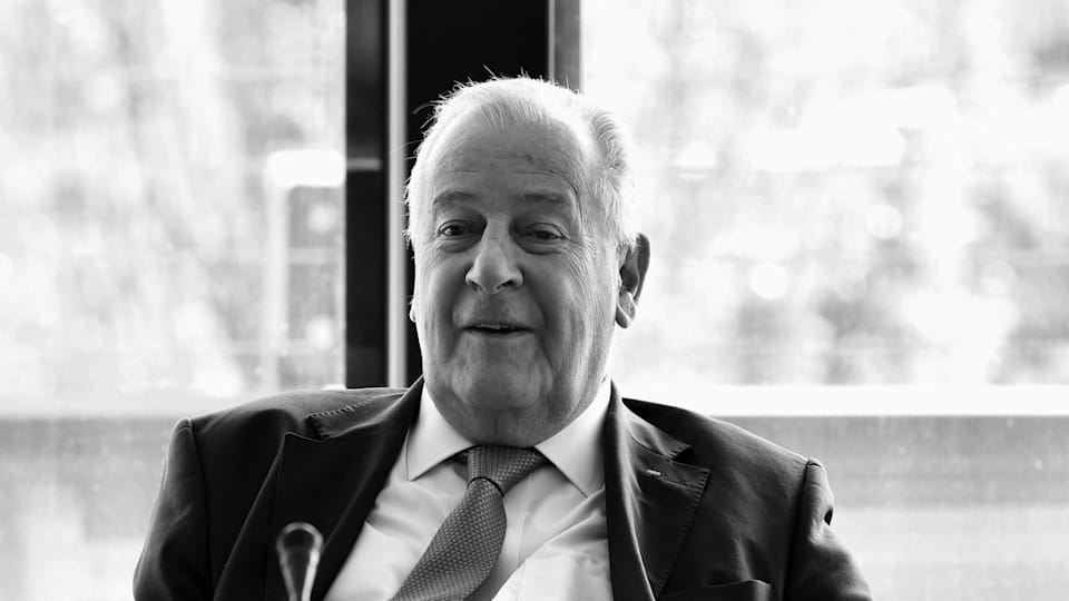 Le Comité International Olympique rend hommage à François Carrard, son ancien  directeur général pendant de longues années
