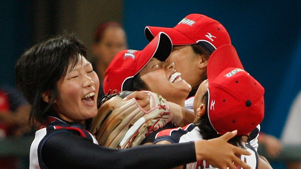 2008-08-21T120000Z_1524152206_GF2E48L15YN01_RTRMADP_3_OLYMPICS-SOFTBALL