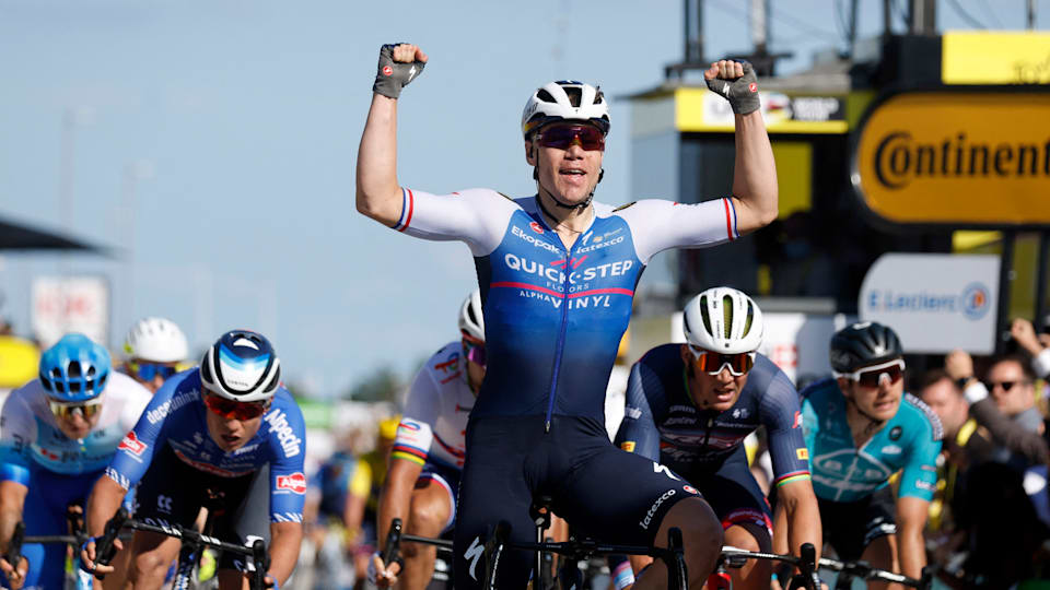 Fabio Jakobsen celebrates winning stage 2 of 2022 Tour de France [REUTERS/Gonzalo Fuentes]