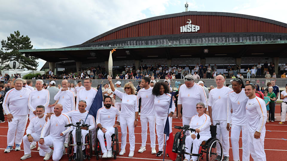 Le relais collectif des anciens porte-drapeaux à l'INSEP