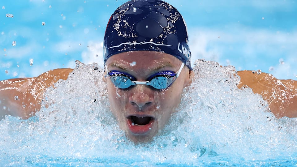 Natación en París 2024 Leon Marchand deslumbra a la afición local con