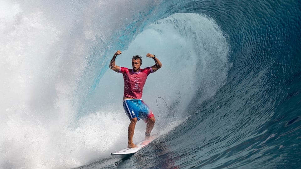 Kauli Vaast Teahupo'o gold medal men's surfing for France