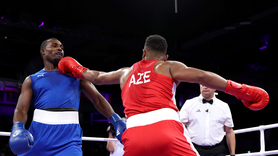 Julio Cesar la Cruz Peraza of Team Cuba dodges a punch from Loren Berto Alfonso Dominguez of Team Azerbaijan during the Men's 92kg in Paris 2024