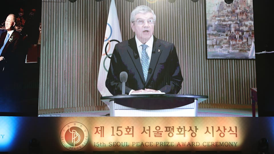 IOC President Thomas Bach receiving the Seoul Peace Prize 