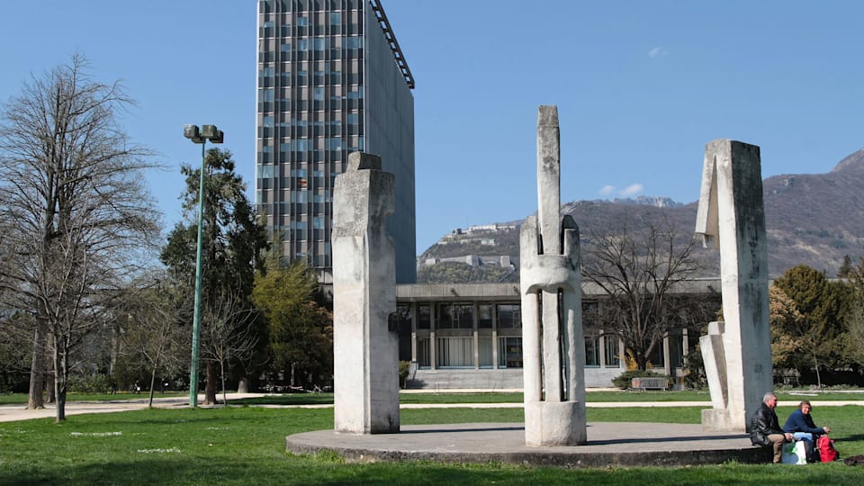 Le parc Paul Mistral abrite une partie des 150 sculptures commandées pour le Symposium de sculpture organisé à l'été 1967 ; 7 avr. 2015.