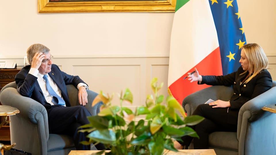Le président du CIO rencontre la première ministre italienne, Giorgia Meloni, et se rend au siège du comité d'organisation de Milano Cortina 2026