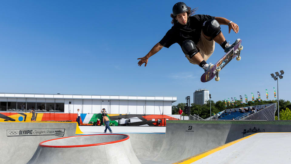 El skater Steven Piñeiro (Puerto Rico), durante las Series de Clasificación Olímpica de Budapest