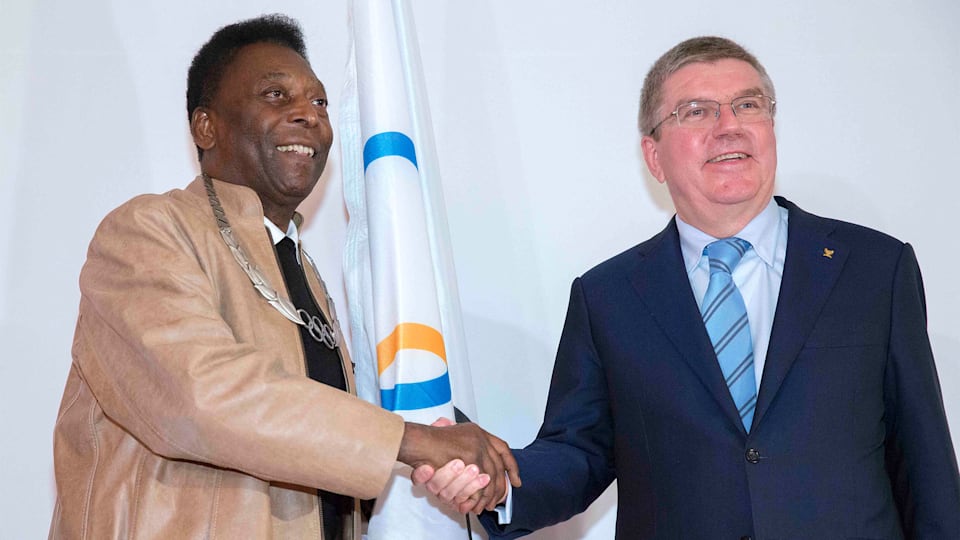Le président du CIO se rend à Santos pour remettre l’Ordre olympique à Pelé