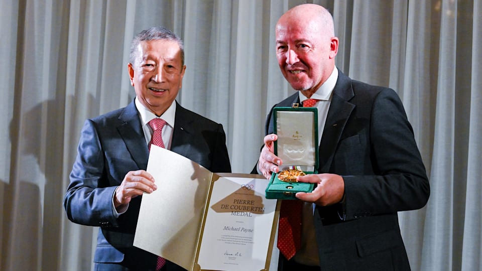 La médaille Pierre de Coubertin remise à Michael Robert Payne