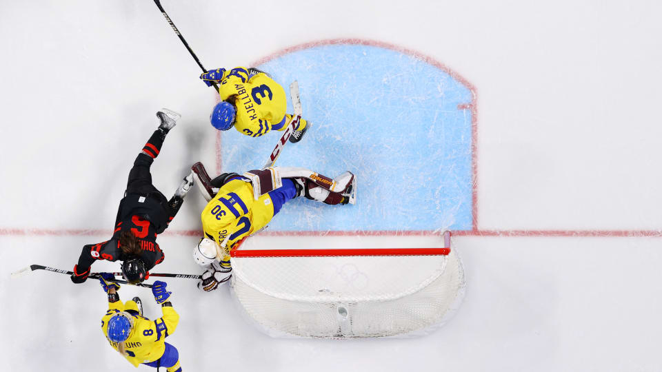 Sweden take on Canada in the Beijing 2022 women's ice hockey competition?