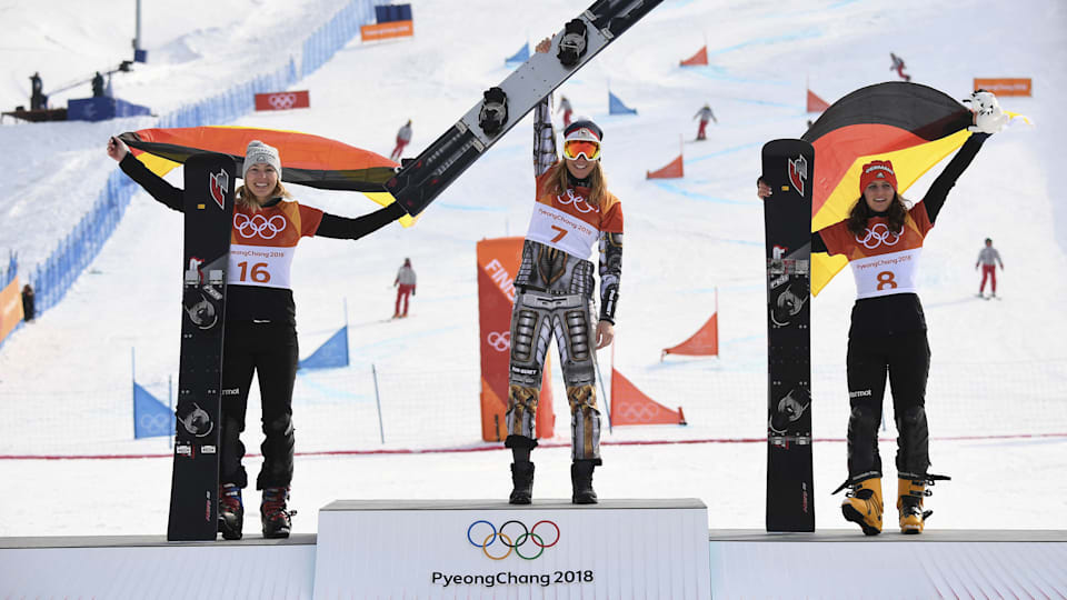 Silbermedaillengewinnerin Selina J?rg aus Deutschland, Goldmedaillengewinnerin Ester Ledecka aus Tschechien und Bronzemedaillengewinnerin Ramona Theresia Hofmeister aus Deutschland in Pyeongchang 2018