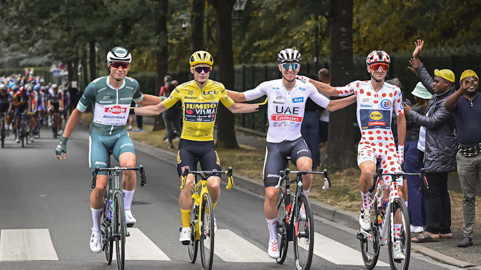 Les porteurs des maillots distinctifs à l'issue du Tour de France 2023