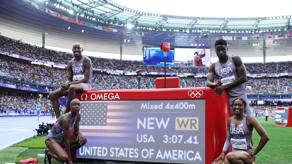 Team USA mixed 4x400m relay team