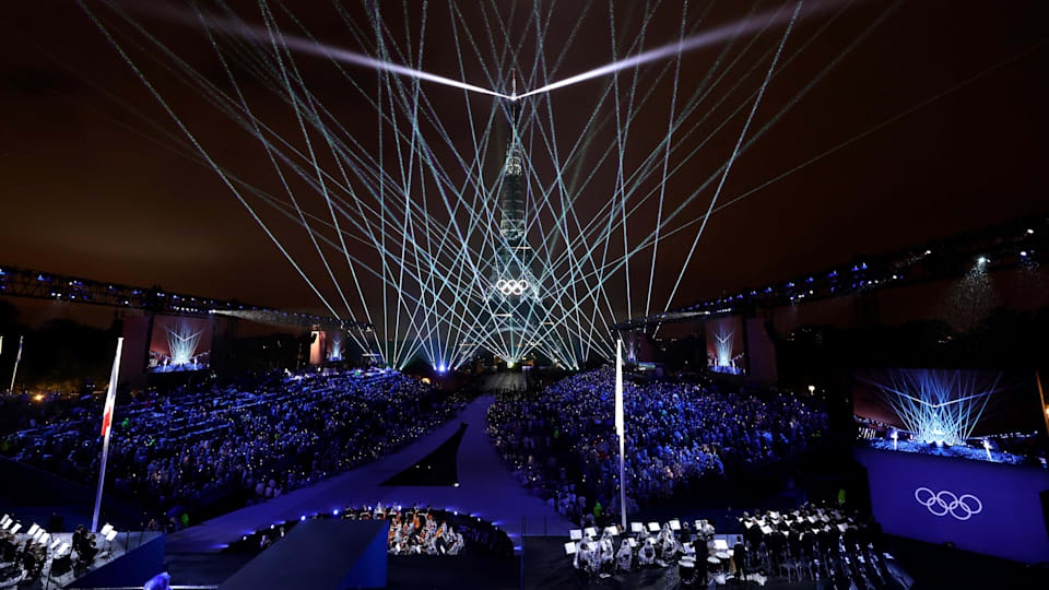 名作 パリ2024オリンピック、セーヌ川での革新的な開会式で世界を迎える 帽子