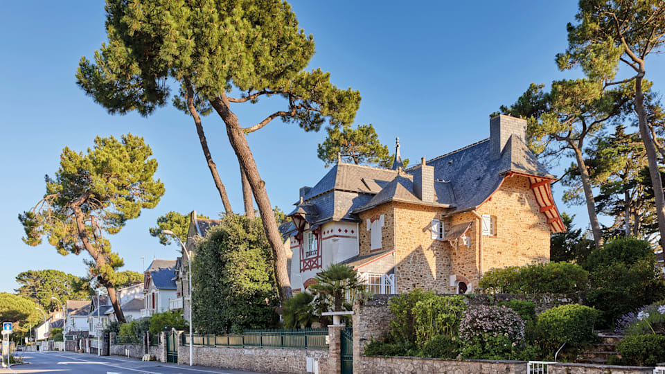 Villas bauloises et leur jardin à l’ombre des pinèdes