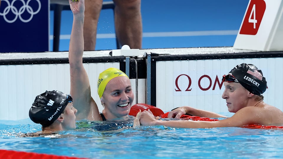 Swimming: Australia's Ariarne Titmus claims second consecutive gold in 400m  freestyle ahead of McIntosh and LeDecky