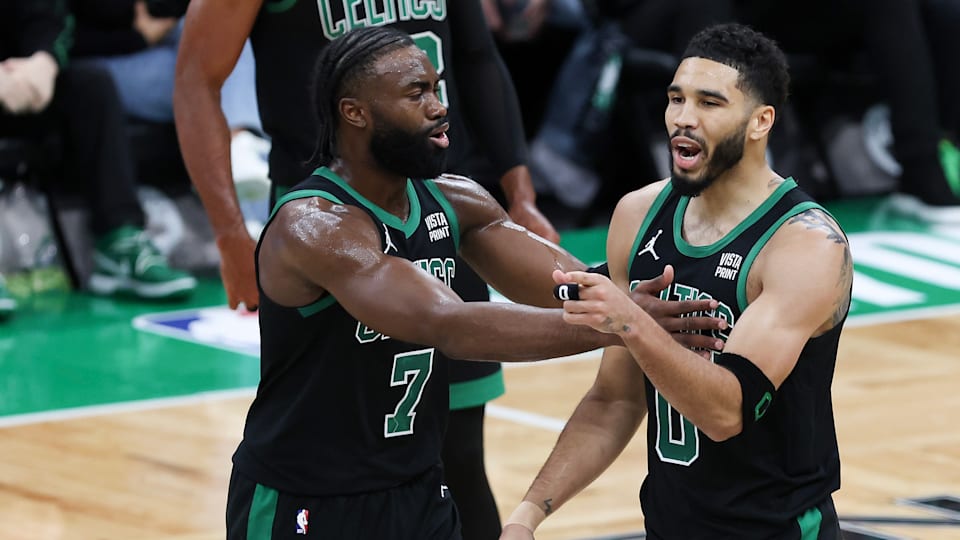 Jaylen Brown de Boston Celtics con Jayson Tatum, Playoffs 2024, Conferencia Este vs Cleveland Cavaliers