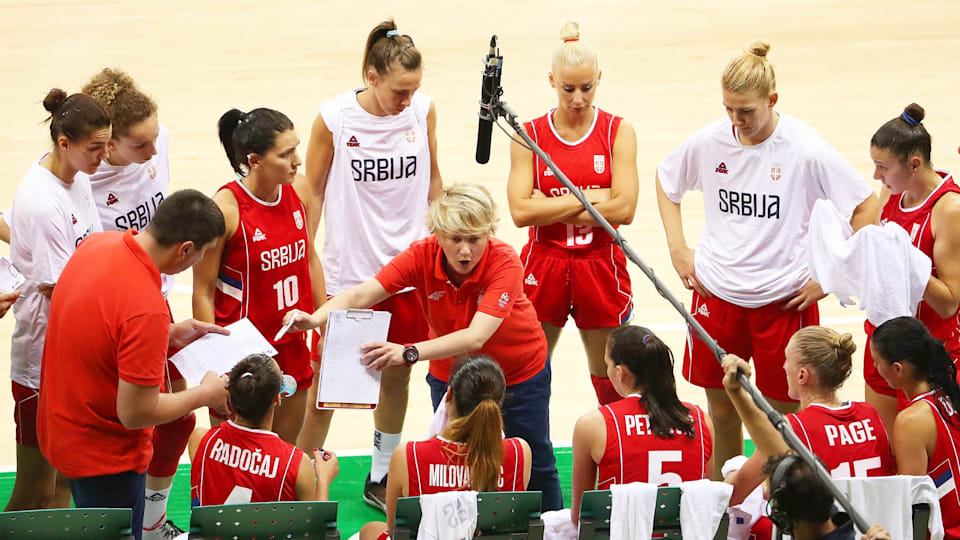 Les fédérations sportives ouvrent la voie à l'augmentation du pourcentage de femmes aux postes d'entraîneurs et d'officiels techniques