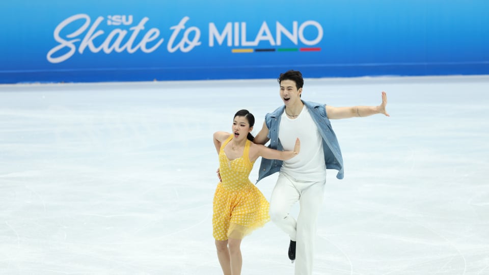 Wang Shiyue and Liu Xinyu compete in rhythm dance at the 2025 ISU Skate to Milano Figure Skating Qualifier in Beijing.?