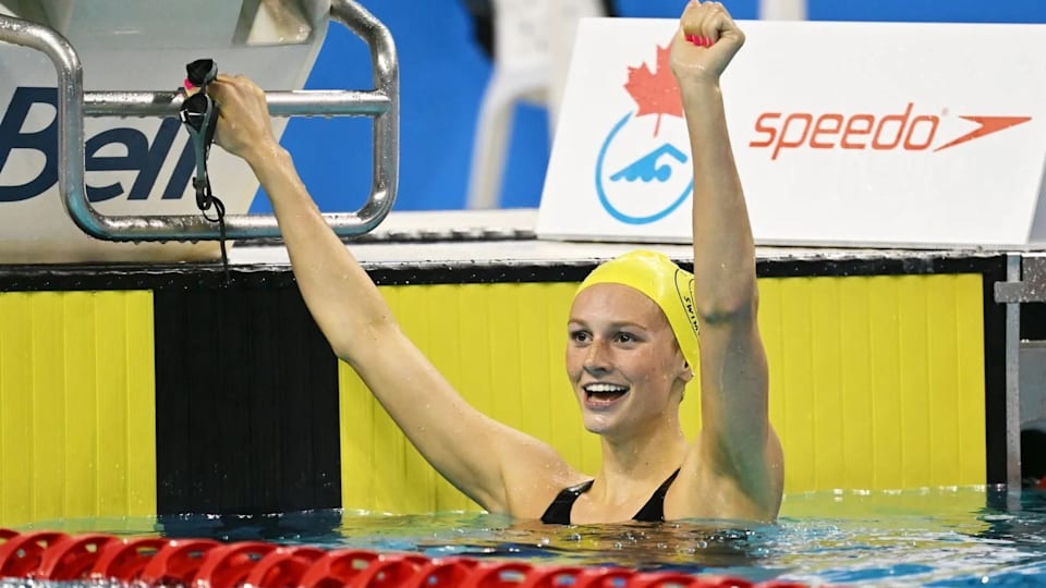 Summer McIntosh sets new world record in 400m individual medley