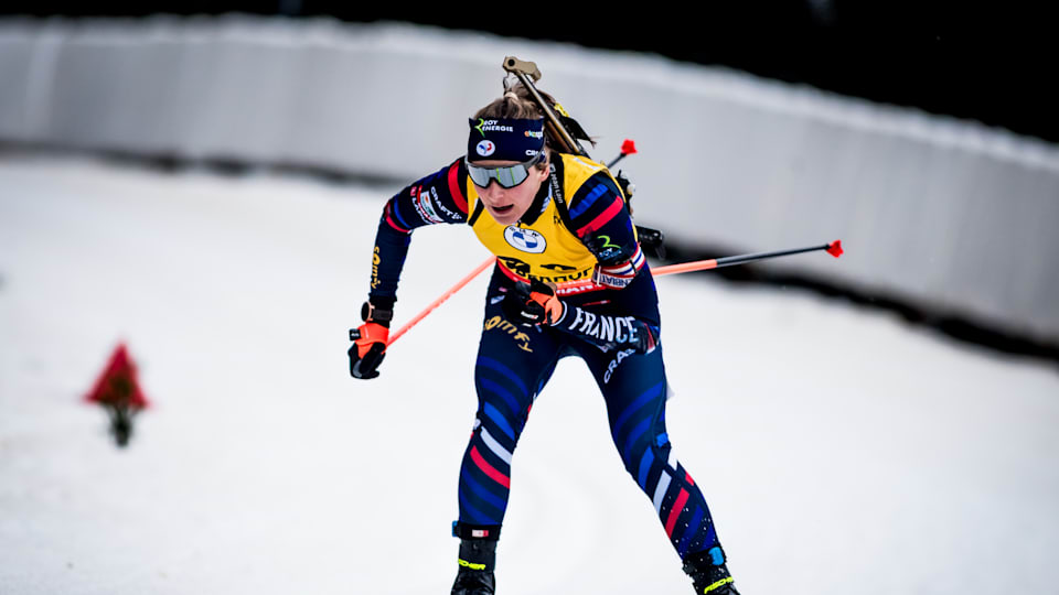 Justine Braisaz-Bouchet avec le dossard jaune