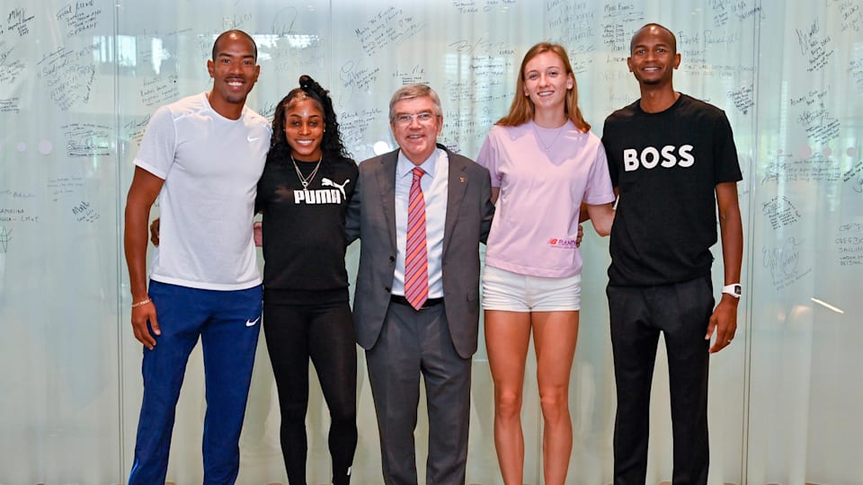 Des champions et des médaillés olympiques en visite à la Maison Olympique avant leur participation au meeting d'athlétisme de Lausanne
