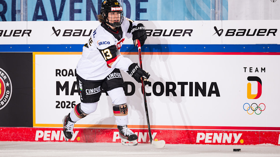 Luisa Welcke in action for Germany at the Women's Ice Hockey Final Olympic Qualification 2025.