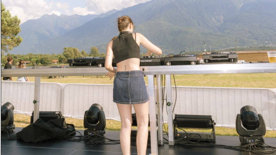 GOES TO OPEN AIR