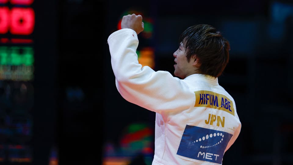 AFP=時事_Japan's Hifumi Abe gestures during the men's -66Kg final bout against Japan's Joshiro Maruyama at the World Judo Championships in Doha on May 8, 2023