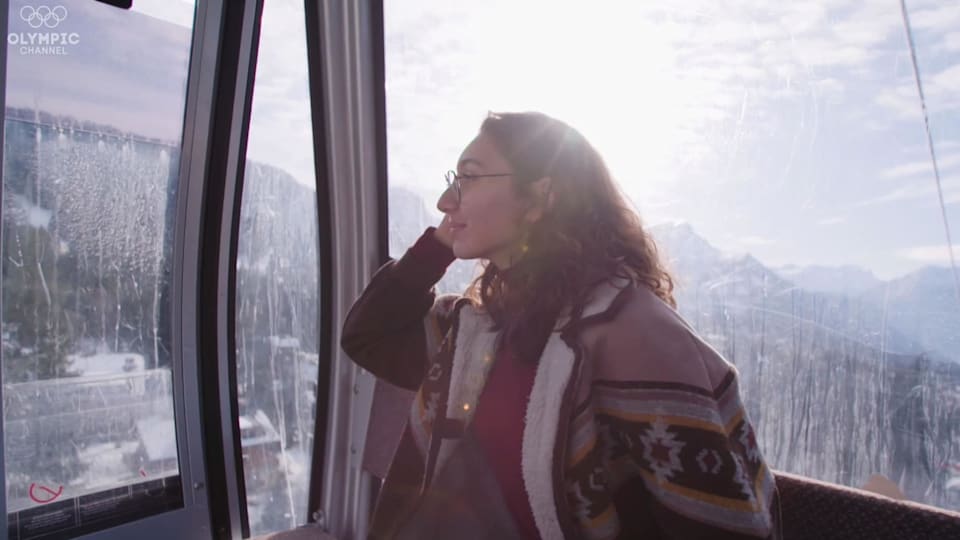 Mia Nuriah Freudweiler skiing for gender equality in Pakistan