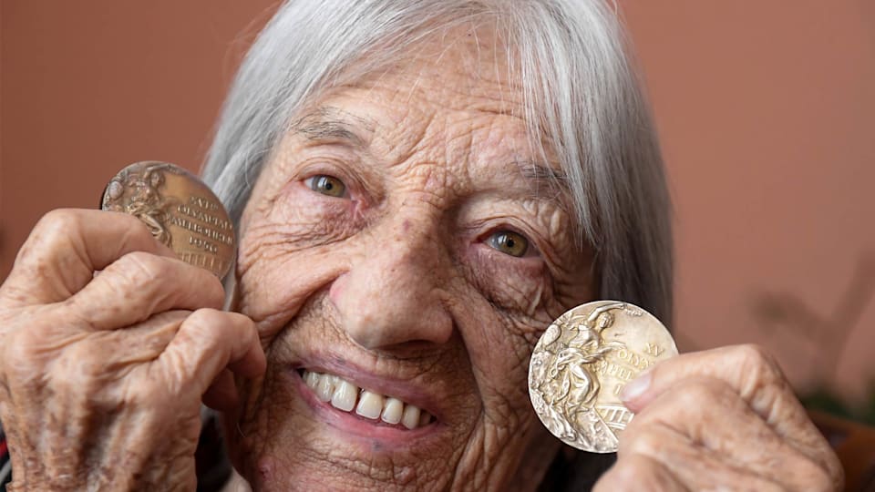 Фото латыниной в 90 лет Ágnes Keleti, the world's oldest surviving Olympic champion, celebrates 100th bi