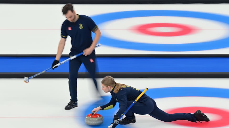 Almida de Val (R) and Oskar Eriksson competed at Beijing 2022 
