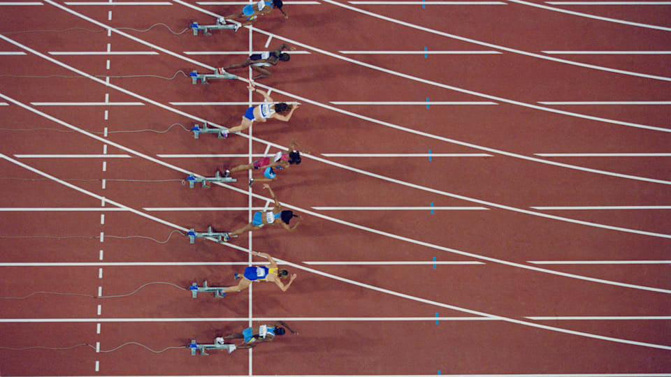 Vista aérea de la salida de la final femenina de los 100 metros en Sídney 2000
