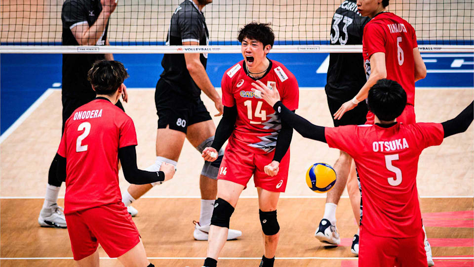 Selección japonesa de vóley masculino celebrando victoria en los Juegos Olímpicos Paris 2024. Foto: Olympics 