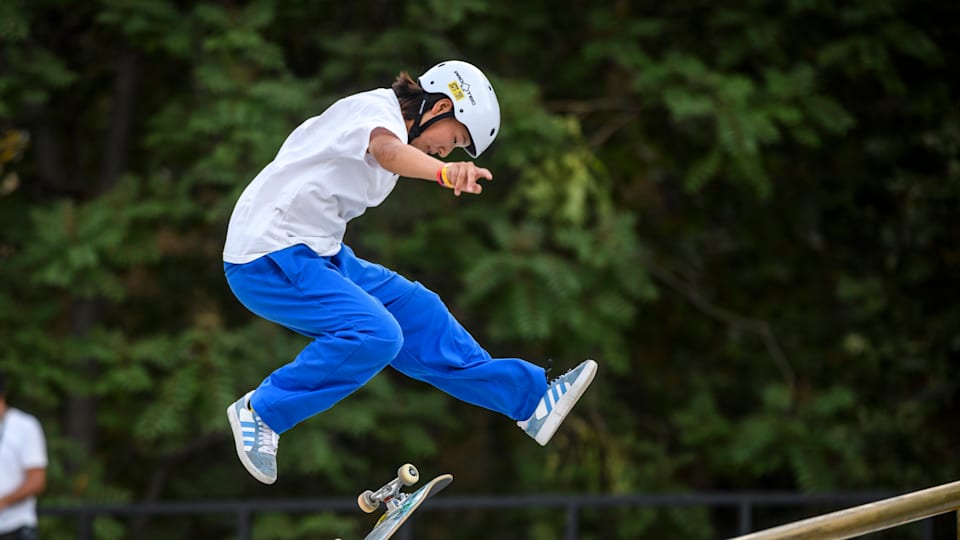 Skateboarding Street Momiji Nishiya