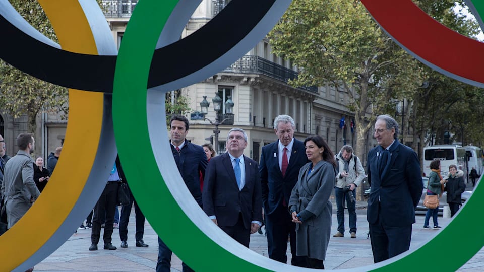Le président du CIO, Thomas Bach, invité d'Anne Hidalgo, maire de Paris, s'adresse aux maires du monde entier lors de la Conférence Together4Climate