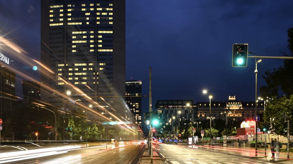 Edificio con luci aperte che formano la scritta Olympic Day