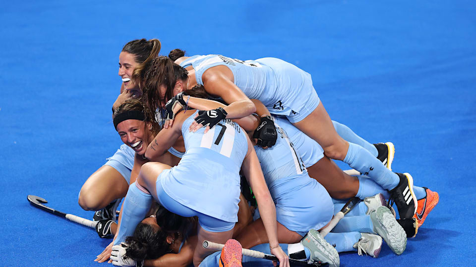 Las Leonas de Argentina vencieron a Gran Bretaña y avanzaron invictas a  cuartos en hockey sobre césped femenino: vea el resumen y las posiciones en  el día 8 de los Juegos Olímpicos