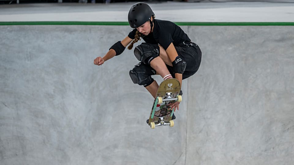 Lilly Stoephasius scheidet trotz guter Tricks in der Vorrunde der Olympic Qualifier Series 2024 in Shanghai aus