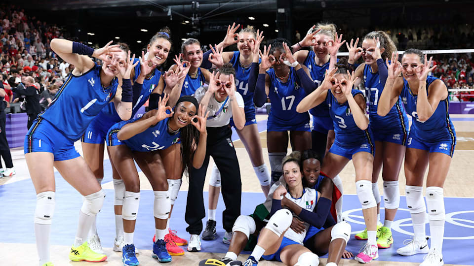 Women's volleyball match discount