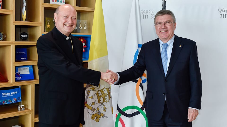 President Bach welcomes Cardinal Gianfranco Ravasi for discussions on first global conference on faith and sport