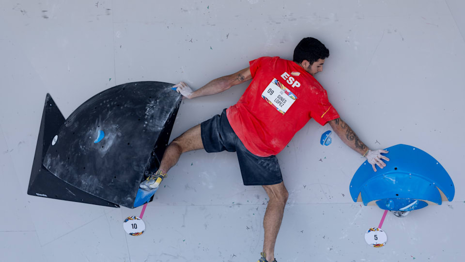 Olympic Qualifier Series Shanghai bouldering qualification Adam Ondra