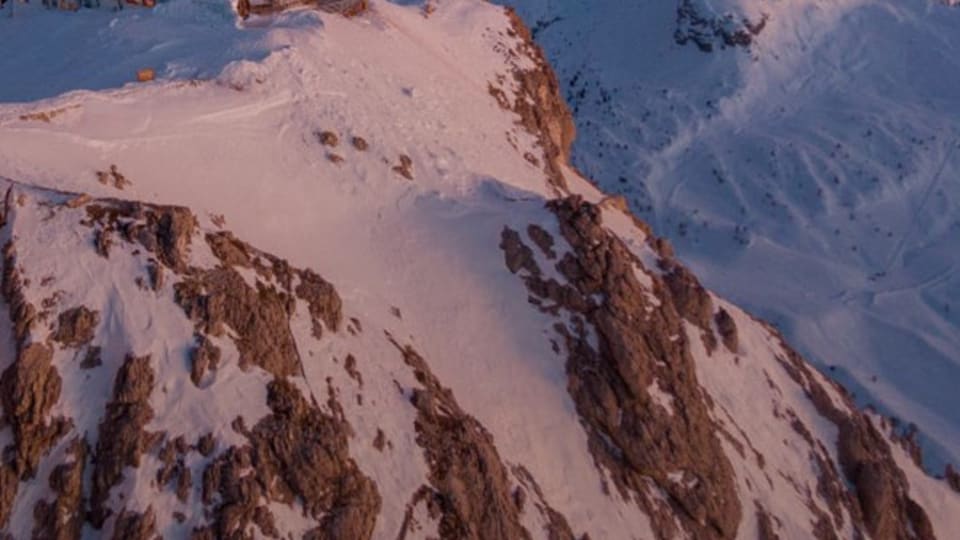 Foto dei monti innevati di Cortina