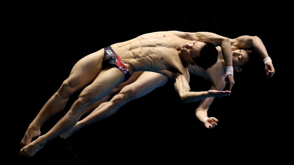 Lian Junjie and Yang Hao of China compete in the men's 10m platform synchro final at the Doha 2024 World Aquatics Championships