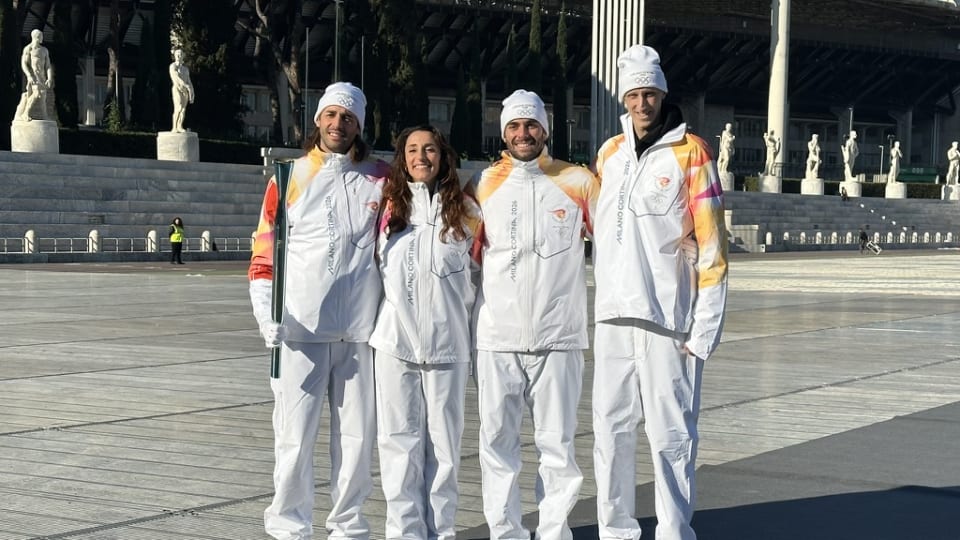 Com'è andata la prima tappa a Roma del Viaggio della Fiamma Olimpica di  Milano Cortina 2026 | Staffetta della Torcia Olimpica